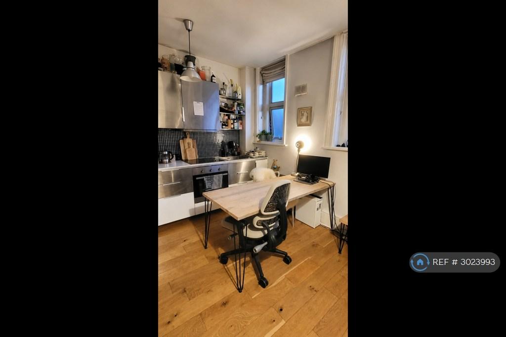 Apartment in London - View 5