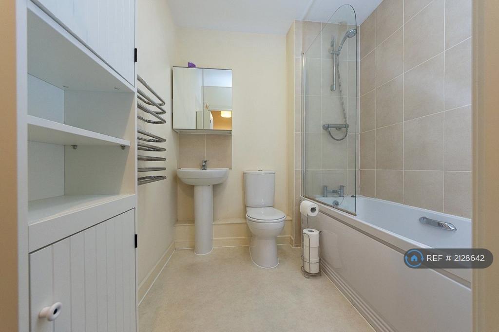 Apartment in Morden - More