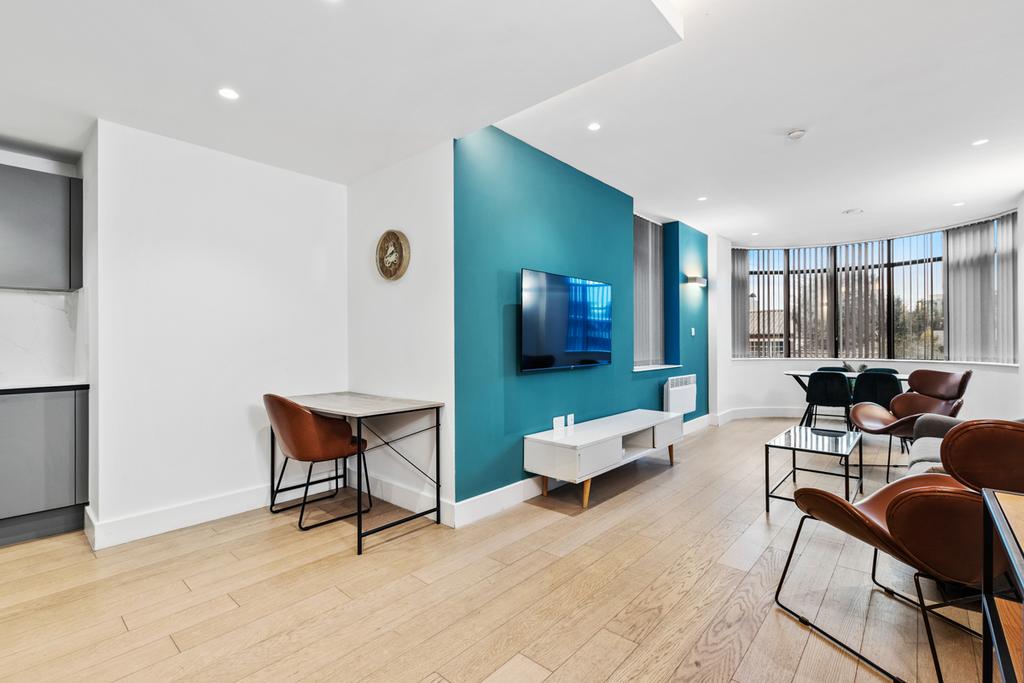 Apartment in Brentford - View 2