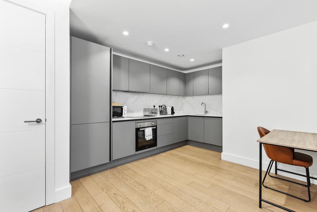 Apartment in Brentford - View 3