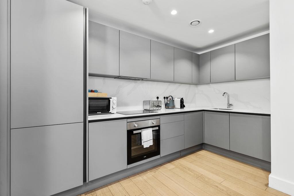Apartment in Brentford - View 5