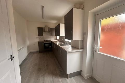 2 bedroom semi-detached house to rent, Endeavour Crescent, Hull, HU9