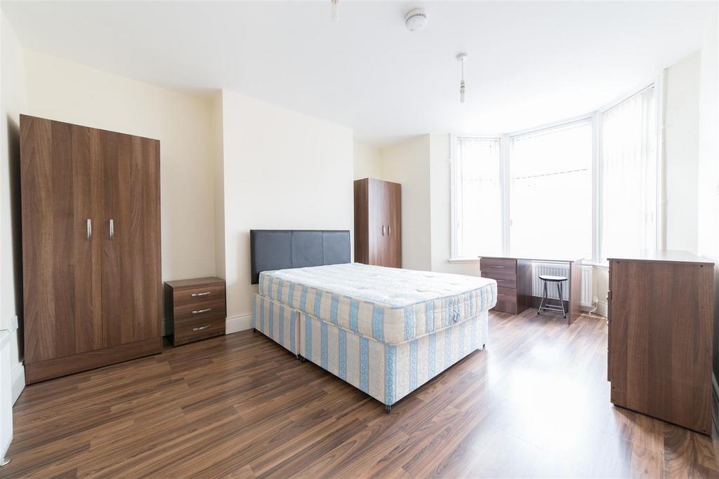 Apartment in Newcastle upon Tyne, Tyne and Wear - View 3