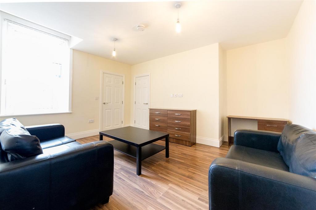 Apartment in Newcastle upon Tyne, Tyne and Wear - View 4