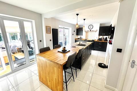 4 bedroom detached house for sale, Caesar Way, Wallsend