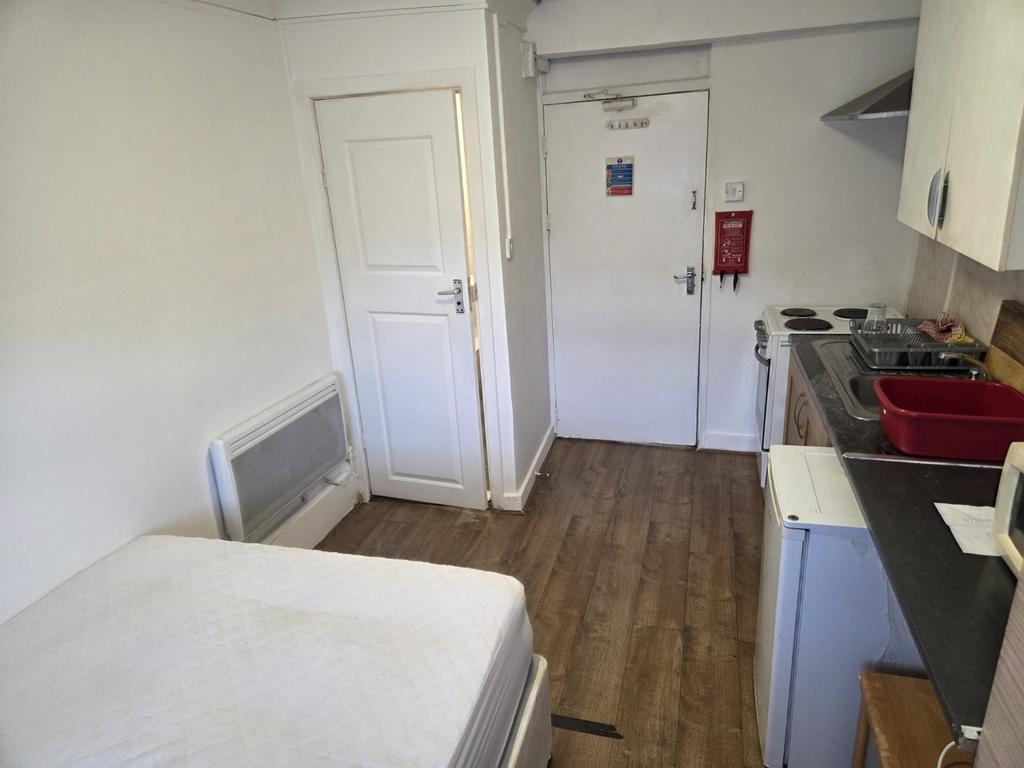 Apartment in London - View 5