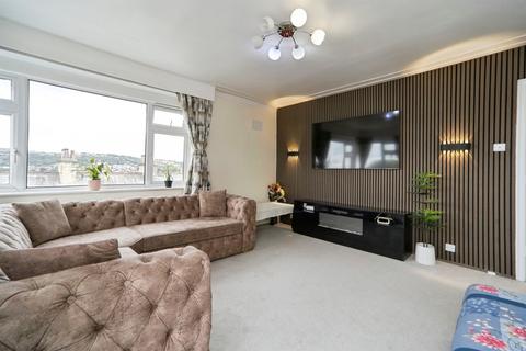 2 bedroom apartment for sale, Bradford Road, Shipley BD18