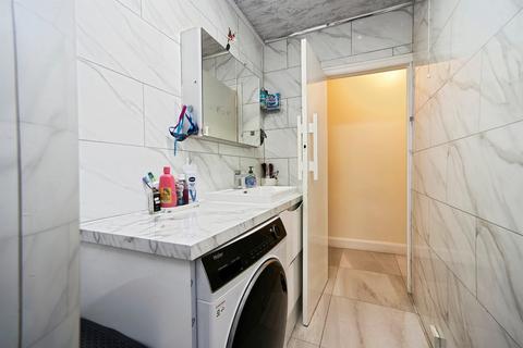 2 bedroom apartment for sale, Bradford Road, Shipley BD18