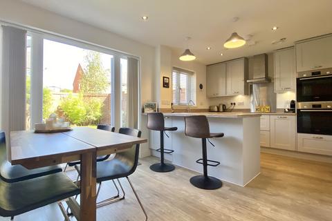 3 bedroom detached house for sale, Clos Derwen, Woodlands, Dinas Powys CF64 4BN