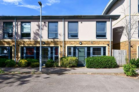 3 bed house for rent in Pond Road, Farnborough, GU14