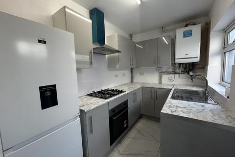 2 bedroom terraced house to rent, Cuthbert Road, Birmingham, B18