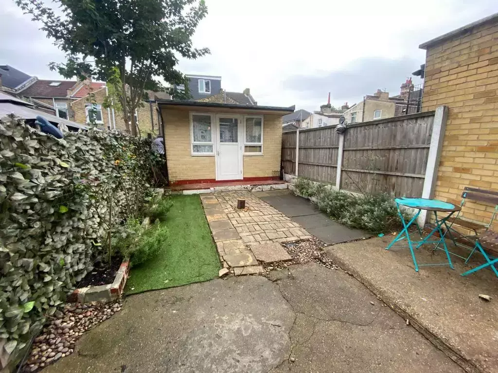 Apartment in London - View 5
