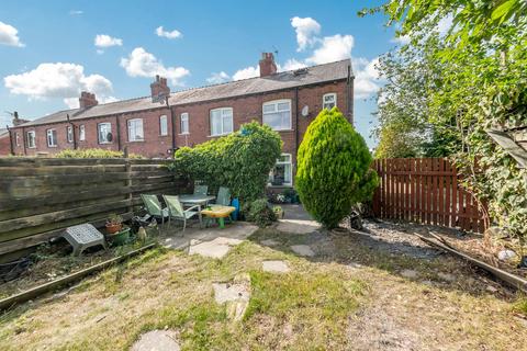 2 bedroom end of terrace house for sale, Turnshaw Avenue, Kirkburton, Huddersfield, HD8