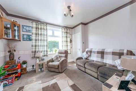 2 bedroom end of terrace house for sale, Turnshaw Avenue, Kirkburton, Huddersfield, HD8