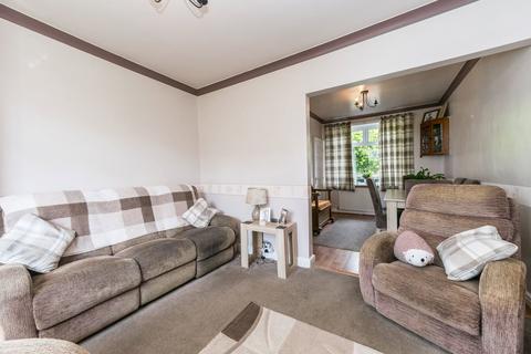 2 bedroom end of terrace house for sale, Turnshaw Avenue, Kirkburton, Huddersfield, HD8