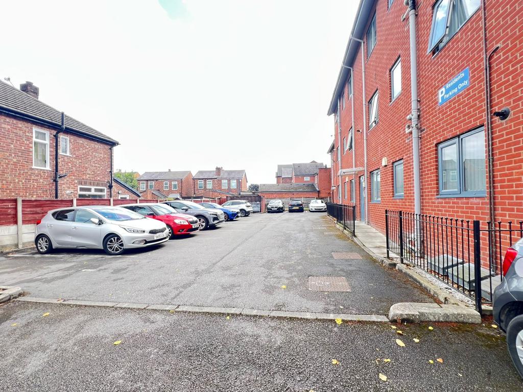 Apartment in Trafford, Greater Manchester - View 2