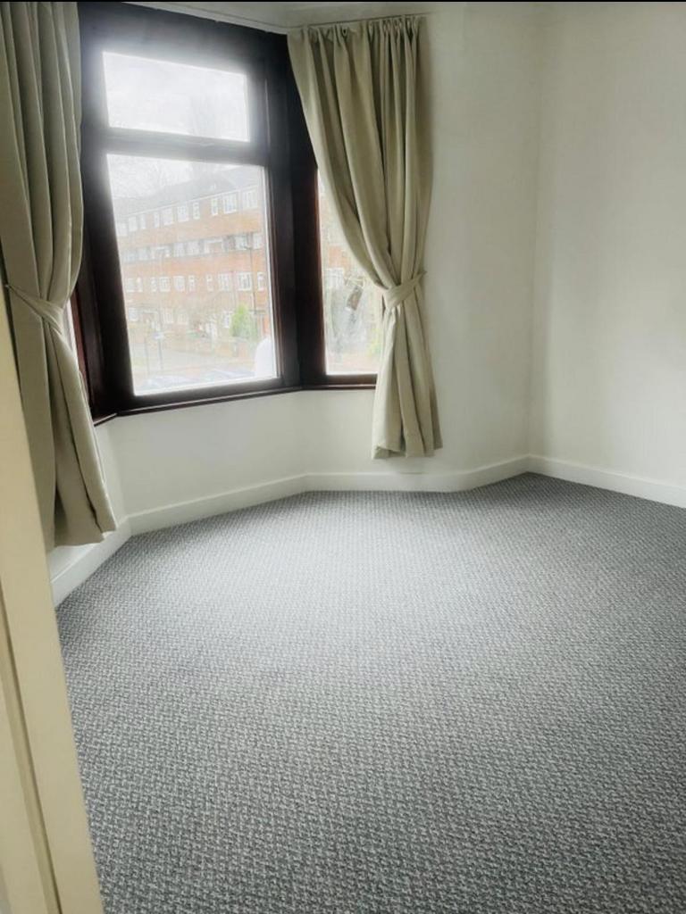 House in London - View 2