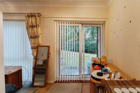 undefined, West Knowe, Oxton, Prenton