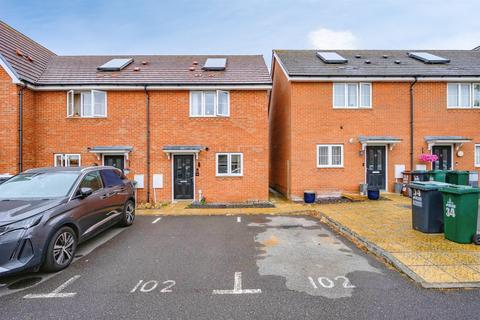 2 bedroom end of terrace house for sale, Burbridge Road, Leavesden, Watford