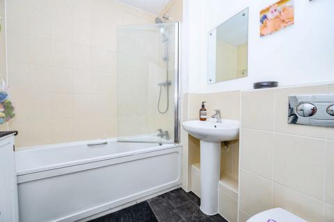 2 bedroom end of terrace house for sale, Burbridge Road, Leavesden, Watford