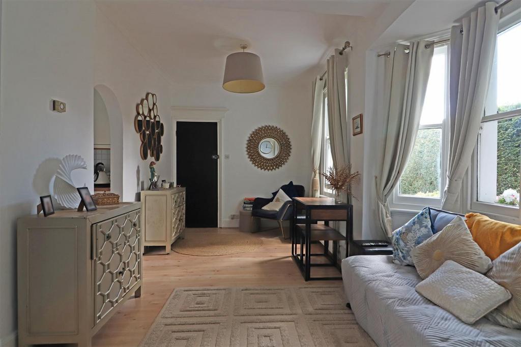 Apartment in Redhill - View 2
