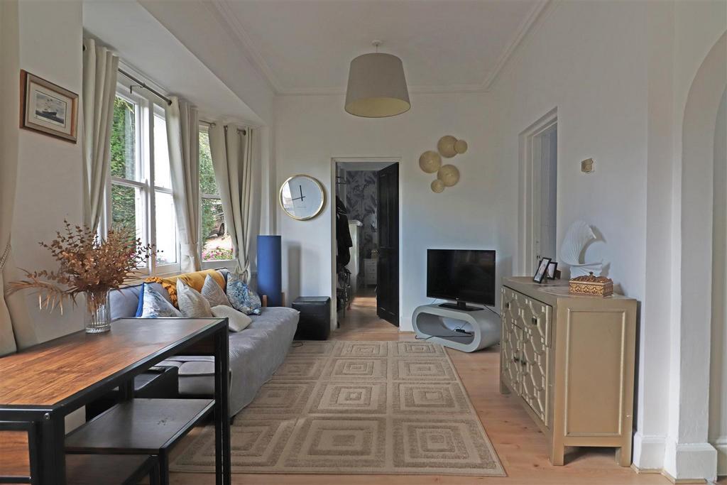 Apartment in Redhill - View 3