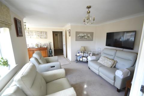 2 bedroom apartment for sale, Stoneleigh Road, Ilford