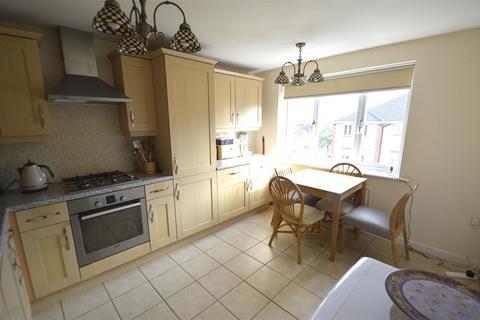 2 bedroom apartment for sale, Stoneleigh Road, Ilford
