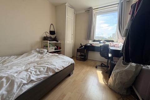 3 bedroom apartment to rent, Hall Place, LONDON
