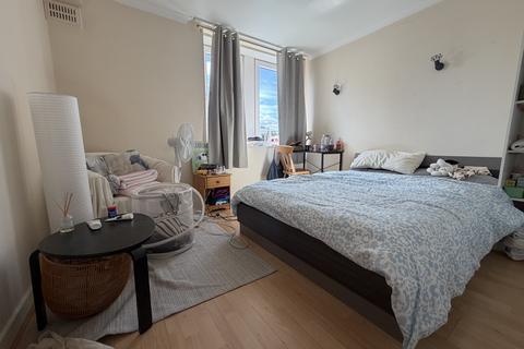 3 bedroom apartment to rent, Hall Place, LONDON