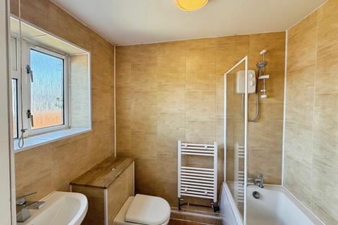 3 bedroom end of terrace house to rent, James Way, Telford TF2