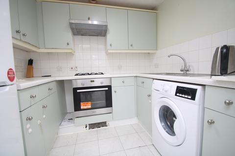 2 bedroom apartment to rent, Kestrel Court, South Croydon, CR2