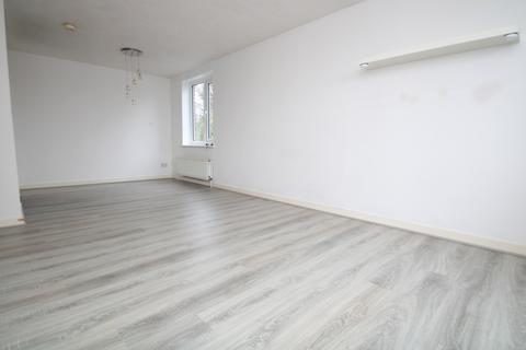2 bedroom apartment to rent, Kestrel Court, South Croydon, CR2