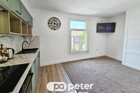 3 bedroom flat to rent, St. Helens Avenue, Swansea, SA1
