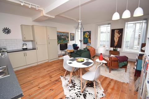 2 bedroom flat to rent, Market Street, NEWPORT, NP20