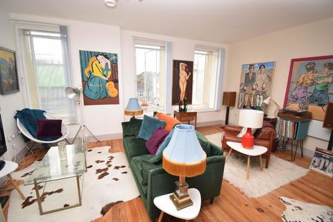 2 bedroom flat to rent, Market Street, NEWPORT, NP20