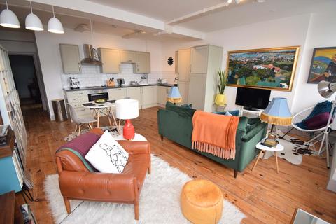 2 bedroom flat to rent, Market Street, NEWPORT, NP20