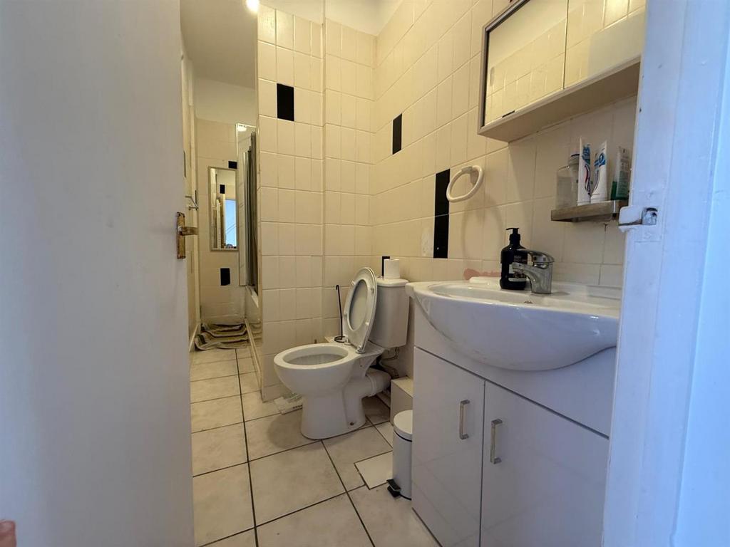 House in London - View 5