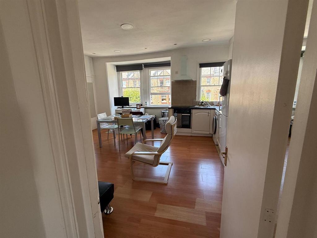 House in London - View 3