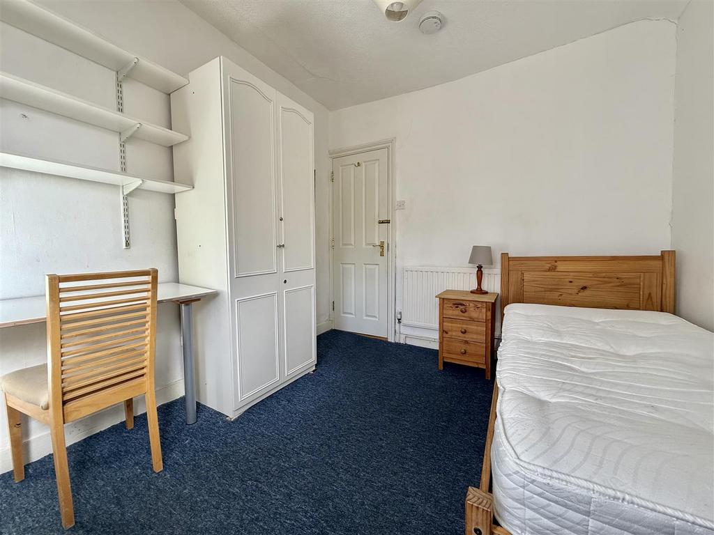 House in Southend-On-Sea - View 3