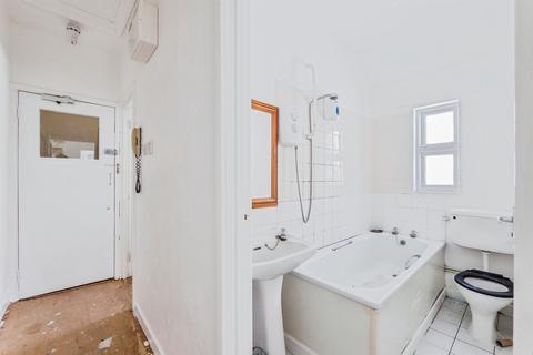 1 bedroom flat for sale, Connaught Road, Roath, Cardiff