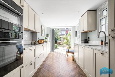 4 bedroom terraced house for sale, Evesham Road, London, N11