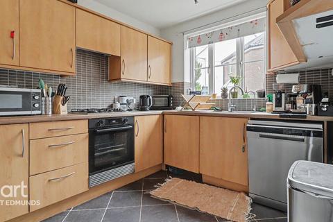 4 bedroom end of terrace house for sale, Skylark Close, Bury St Edmunds