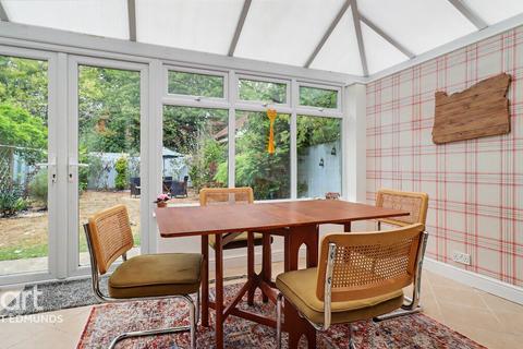 4 bedroom end of terrace house for sale, Skylark Close, Bury St Edmunds