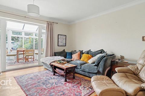 4 bedroom end of terrace house for sale, Skylark Close, Bury St Edmunds