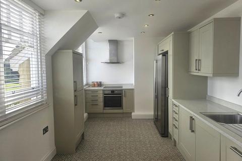2 bedroom flat to rent, Eversley Park Folkestone
