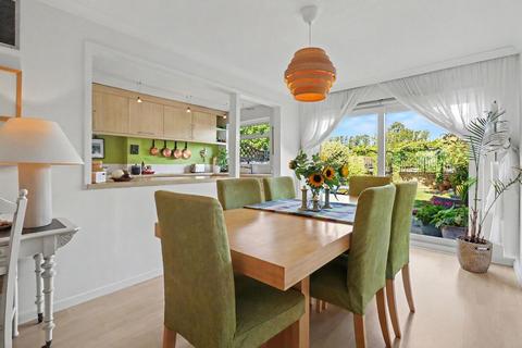 3 bedroom terraced house for sale, Buckingham Gardens, West Molesey, KT8