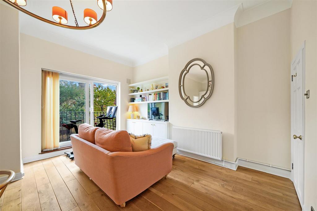 Apartment in Putney - View 3