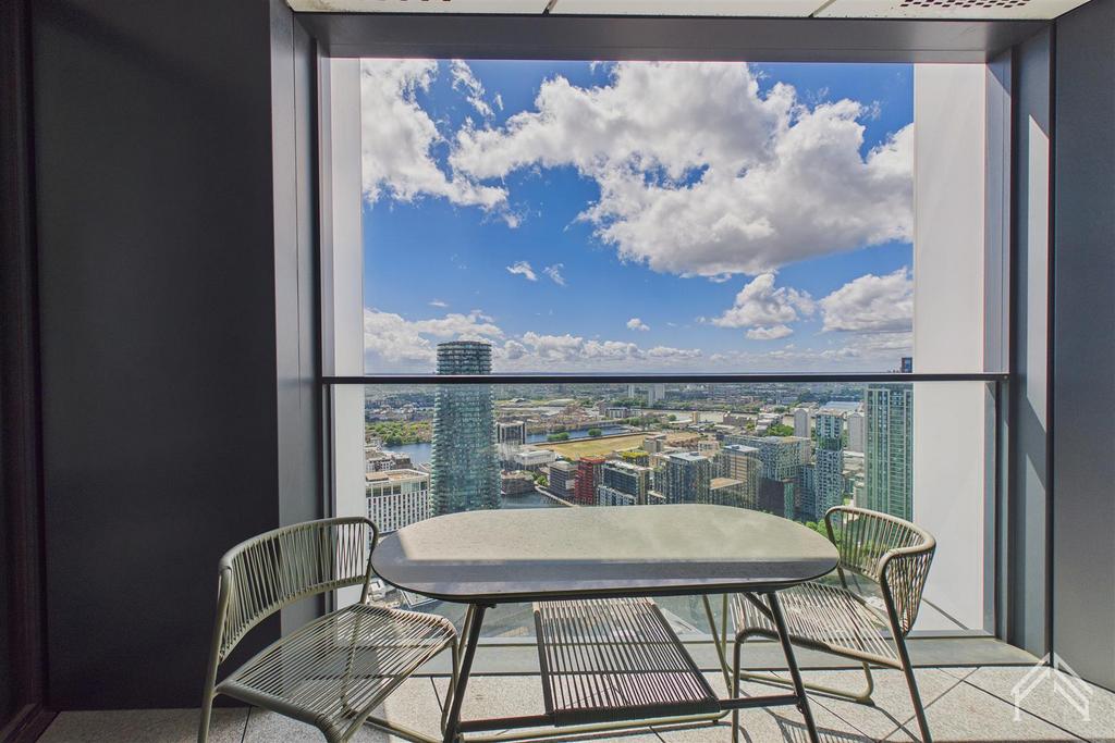 Apartment in London, St John's Estate, Isle of Dogs - View 4