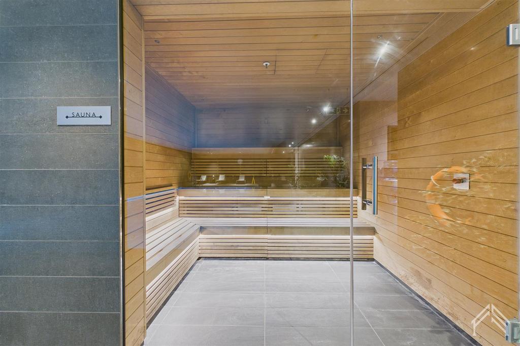 Apartment in London, St John's Estate, Isle of Dogs - More